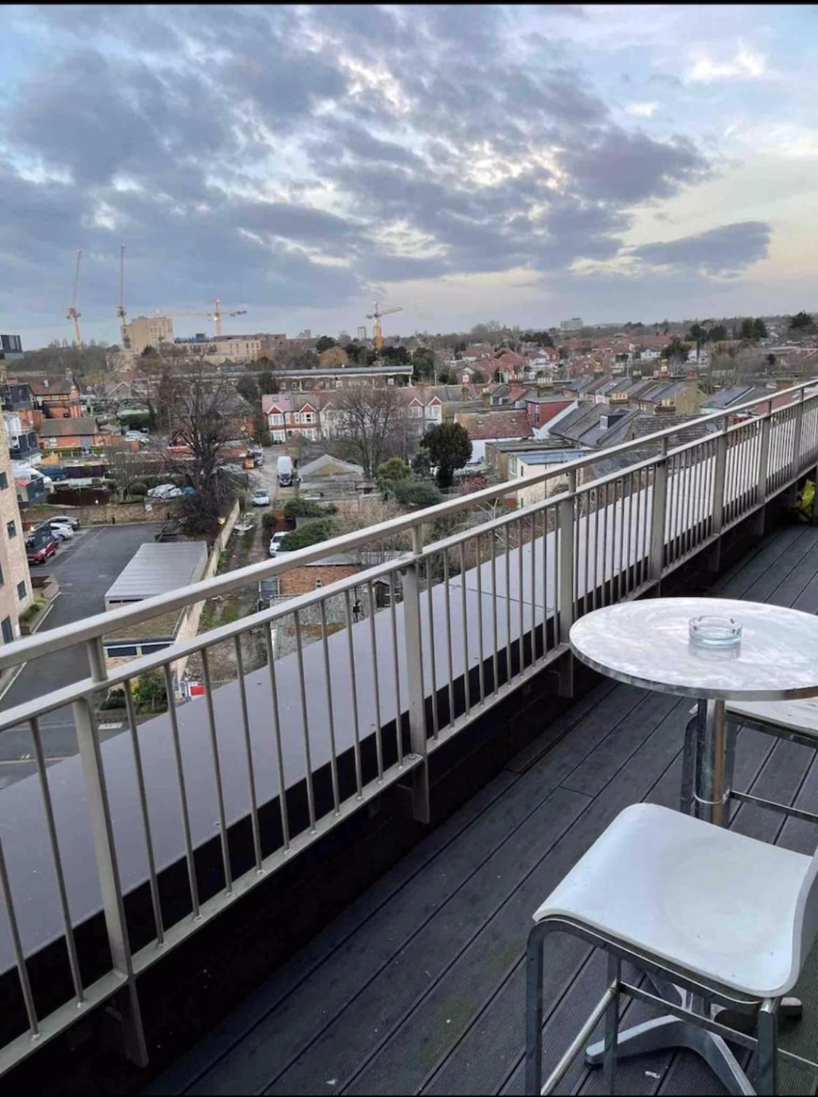 Luxury Top Floor Penthouse Apartment Near Heathrow London Ngoại thất bức ảnh
